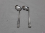 2 colheres infantil torta em aço inox. Medindo 14,5cm de comprimento.