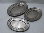 Lote de 3 travessas ovais rasas em aço inox Fracalanza. Medindo 41cm; 36cm e 31cm de comprimento respectivamente.
