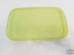 Travessa Pirex retangular com tampa em vidro marinex.Medida 34,5 cm comprimento, 21 cm largura, 5,5 cm altura.
