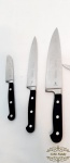 Jogo de 3 facas aço inox tramontina century line com cabo em madeira. Medida faca grande 33,5 cm comprimento, faca média 27 cm comprimento, faca pequena 18 cm comprimento,