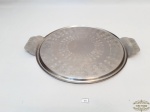 Bandeja  redonda cinzelada em aço inox.Medida 34 cm diâmetro.