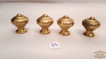 4 puxadores  de gaveta m metal dourado forma de caracol.Medidas: 3cm de altura.