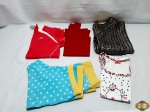 Lote de roupas Feminina. Composto por 4 blusas variadas em Tam; P e Tam : M e 1 calça de pijama Tam: P. Todas em bom estado de conservação.