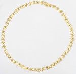 H STERN COLAR MODELO LOUROS DA VITÓRIA EM OURO 18K COM CRAVAÇÃO DE DIAMANTES TALHE BRILHANTE. JÓIA ELEGANTE E VISTOSA. MARCAS DA MANUFATURA. ACOMPANHA ESTOJO ORIGINAL.  45,5 CM DE COMPRIMENTO. 39,5 G