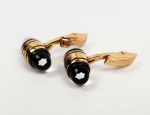 MONTBLANC  LINDO PAR DE ABOTOADURAS EM METAL ESPESSURADO A OURO 18K COM EMBLEMA DUPLO DA MONTBLANC. NUNCA FOI USADA! ALEMANHA, 3,2 CM DE ALTURA
