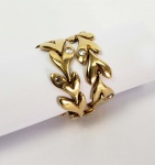 H STERN ANEL DUPLO DE MALHA FLEXIVEL MODELO LOUROS DA VITÓRIA EM OURO 18K COM CRAVAÇÃO DE DIAMANTES TALHE BRILHANTE. INTEGRA CONJUNTO COM OS DOIS LOTES ANTERIORES. JÓIA ELEGANTE E VISTOSA. MARCAS DA MANUFATURA. ARO 14 . 9  GR