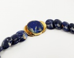 COLAR EM OURO 18 K E LAPIS LAZULI LAPIDADOS EM DRÁGEAS. 38 CM DE COMPRIMENTO. 41,7 G
