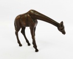 BRONZE AUSTRÍACO - BELA ESCULTURA EM BRONZE REPRESENTANDO GIRAFA. IMPÉRIO AUSTRO HÚNGARO, SEC. XIX. 7 CM DE COMPRIMENTO