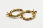 PAR DE BRINCOS DE ARGOLA EM OURO 18K CRAVEJADOS COM BRILHANTES NA FACE INTERNA E EXTERNA. 2 CM DE DIAMETRO PESO 5.9 GR.