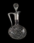 BACCARAT  LINDO DECANTER EM CRISTAL COM GUARNIÇÃO EM PRATA DE LEI. BELISSIMO E EM ÓTIMO ESTADO DE CONSERVAÇÃO! PRATA COM CONTRASTE DE EXPORTAÇÃO PARA ALEMANHA, INICIO DO SEC. XX. GARGALO FACETADO E BOJO COM BELISSIMA LAPIDAÇÃO. FRANÇA, INICIO DO SEC. XX. 31 CM DE ALTURA