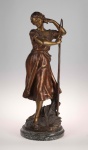 LUCA MADRASSI (TRICESIMO 1848  PARIS 1919)  LE BLE  LINDA ESCULTURA EM PETIT BRONZE INTITULADA LE BLEU. ASSINADA PELO ARTISTA COM SELO DA FUNDIÇÃO. BASE EM MÁRMORE VERDE ALPI. FRANÇA, INICIO DO SEC. XX.55 CM DE ALTURANOTA: Luca Madrassi  foi um artista francês nascido na Itália, mais conhecido por suas esculturas de bronze Art Nouveau de figuras mitológicas, alegóricas e rústicas. Seu trabalho foi influenciado pelo famoso ilustrador e escultor francês Gustave Doré . Nasceu em 8 de junho de 1848 em Tricesimo, Itália, e estudou com Pierre-Jules Cavelier na École des Beaux-Arts de Paris e mais tarde trabalhou no ateliê de Doré. Madrassi expôs no Salon de la Sociéte des Artistes Français a partir de 1879, tornando-se cidadão francês em 1890. O artista faleceu em 1919 em Paris, França.