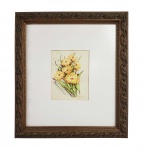 ANITA MALFATTI  COMPOSIÇÃO COM  FLORES  AQUARELA  MUITO BOA OBRA ASSINADA PELA ARTISTA. POSSUI CERTIFICADO DE AUTENTICIDADE EMITIDO POR Elizabeth Cecilia Malfatti E STELLA MENDONÇA. BRASIL, 16 X 21 CM (SEM CONSIDERAR O TAMANHO DA MOLDURA) E  48 X 55 CM (CONSIDERANDO O TAMANHO DA MOLDURANOTA: Anita Malfatti (1889-1964) foi uma artista plástica brasileira. A mostra expressionista da pintora realizada em São Paulo na Exposição de Pintura Moderna foi um marco para a renovação das artes plásticas no Brasil. A crítica do escritor Monteiro Lobato, sobre a arte expressionista, publicada no jornal O Estado de São Paulo, intitulada "Paranoia ou mistificação?" serviu de estopim para o Movimento Modernista no Brasil. Anita Catarina Malfatti nasceu em São Paulo, no dia 2 de dezembro de 1889. Filha de Samuel Malfatti, engenheiro italiano e de Betty Krug, descendente de alemães e de nacionalidade norte-americana nasceu com uma atrofia no braço direito e teve que aprender a usar a mão esquerda e para isso recebia os cuidados de uma governanta.Anita Malfatti aprendeu as primeiras letras no colégio São José, estudou na Escola Americana e em 1897 ingressou no Colégio Mackenzie. Com 13 anos, sem saber que rumo tomar na vida, Anita resolveu se suicidar deitando debaixo dos dormentes da linha do trem, segundo declarou: Foi uma coisa horrível, indescritível. O barulho ensurdecedor, a deslocação do ar, a temperatura asfixiante deram-me uma impressão de delírio e de loucura. Eu via cores, cores e cores riscando o espaço, cores que eu desejaria ficar para sempre na retina assombrada. Foi a revelação: voltei decidida a me dedicar à pintura. Anita aprendeu a pintar com a mãe, que após a morte do marido dava aulas de pintura e línguas, para sustentar a família. Com 19 anos formou-se professora. Em 1910, com a ajuda de um tio e do padrinho, foi estudar na Alemanha, onde frequentou o ateliê de Fritz Burger e em seguida matriculou-se na Academia Real de Belas Artes em Berlim, onde estudou pintura expressionista, cujo objetivo era expressar o emocional, distorcer formas e usar cores pouco reais. Em 1914, Anita Malfatti voltou ao Brasil e realizou uma exposição na Casa Mappim, quando apresentou os estudos da pintura expressionista feitos no ateliê de Lovis Corinth, em Berlim. Em 1915, foi para Nova Iorque, onde estudou na Arts Students League e na Independent Scool of Art, sob a orientação de Homer Boss, que dominava o expressionismo, movimento pouco conhecido na época, principalmente fora da Europa, quando teve a liberdade de pintar livremente, sem limitações estéticas. Nessa época, Anita pintou seus quadros mais brilhantes. Em 1917 Anita Malfatti voltou para São Paulo e no dia 20 de dezembro, por insistência dos amigos, entre eles o pintor Di Cavalcanti, a pintora faz uma exposição de suas obras apresentando 53 trabalhos entre pinturas, aquarelas e gravuras, provocando violenta repercussão da imprensa, principalmente do escritor Monteiro Lobato, que na época era crítico de arte do jornal O Estado de São Paulo, com o artigo intitulado Paranoia ou Mistificação?, no qual acusa toda a Arte Moderna. A crítica serviu de estopim para o Movimento Modernista no Brasil. Algumas obras de Anita se tornaram clássicos da Pintura Moderna. As características das telas expressionistas expostas por Anita causaram impacto para os padrões da arte da época. Nas obras, foram incorporados procedimentos básicos da Arte Moderna, como a relação dinâmica e tensa entre a figura e o fundo da tela, a pincelada livre que valoriza os detalhes, os tons fortes, uma técnica de luz que foge do claro e escuro tradicional e uma liberdade de composição. Depois de um ano longe da pintura, Anita voltou a ter aulas, quando estudou as técnicas da natureza-morta. Nessa época, conhece a pintora Tarsila do Amaral o que foi só o começo de uma grande amizade. Incentivada pelos amigos, Anita participa da Semana de Arte Moderna de 1922, e integra, ao lado de Tarsila do Amaral, Mário de Andrade, Oswald de Andrade e Menotti De Picchia, o Grupo dos Cinco. Durante toda a Semana de Arte Moderna, de 13 a 18 de fevereiro de 1922, o saguão do Teatro Municipal de São Paulo esteve aberto com obras de Anita Malfatti, Di Cavalcanti, Vicente do Rego Monteiro, Harberg Brecheret, entre outros. Entre os anos de 1923 e 1928, Anita reside em Paris. Realiza exposições individuais em Berlim, Paris e Nova York. Em 1928 retorna para São Paulo e passa a lecionar desenho na Universidade Mackenzie, onde permaneceu até 1933. Em 1942 foi nomeada presidente do Sindicato dos Artistas Plásticos de São Paulo. Há quadros de sua autoria nos principais museus brasileiros. O quadro "A Estudante Russa" está no Museu de Arte Moderna de São Paulo, "A Boba" está no Museu de Arte Contemporânea da Universidade de São Paulo e "Uma Rua" no Museu Nacional de Belas-Artes, no Rio de Janeiro. Anita Malfatti faleceu em São Paulo, no dia 06 de novembro de 1964.
