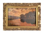JOÃO DUTRA (QUINTA GERAÇÃO DE PINTORES DUTRA)  1893-1983  RIO PIRACIBA AO ENTARDECER  OLEO SOBRE PLACA DE MADEIRA. ASSINADO NO CANTO INFERIOR DIREITO. OBRA ESPETACULAR! DECADA DE 20.  49 X 33  CM (TAMANHO DA PLACA) E COM A MOLDURA 67 X 55 CM. A moldura necessita de restauro nada estrutural somente completar arremates faltantes. NOTA: JOÃO DUTRA (1893-1983) - Bisneto do pintor Miguelzinho Dutra, filho do pintor, escultor e musicista Joaquim Miguel Dutra e irmão dos artistas Archimedes, Alípio e Antônio de Pádua Dutra. Ensina desenho na Escola Normal de Piracicaba. Em 1950 recebe a medalha comemorativa do I Centenário de Nascimento de Almeida Júnior. Em 1969, a medalha de honra ao mérito comemorativa do bicentenário de Piracicaba. Destaca-se pela pintura de natureza-morta e paisagens.