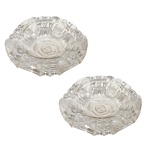 Par de cinzeiros de cristal alemão, translucido e lapidado. Fundo interno com flor. 18 x 5 cm. Pertenceu ao Espólio de Vitória Dib Bachour.