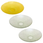 Lote constando de três saladeiras circulares em cristal sendo: dois translúcidos e um de cor âmbar. Bordas levemente onduladas. 7 x 30 cm. Pertenceu ao Espólio de Vitória Dib Bachour.