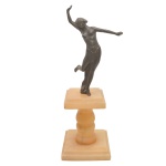Egyptan Dancer - Escultura em petit bronze. 23 cm. Base de alabastro. 18 x 14 cm. Pertenceu ao Espólio de Vitória Dib Bachour.