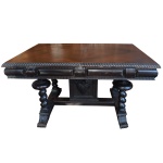 Mesa portuguesa em madeira nobre, estilo manuelino, lavrada e ornamentada por frisos em tremidos e torsades. Tampo retangular apoiado em saia com largas almofadas. Pernas retas e espiraladas, sustentadas por base em H sobre pés recurvos. Séc. XIX. 80 x 150 cm. Encontra-se na casa do comitente em Alphaville e deverá ser retirado com a orientação da organizadora do leilão.