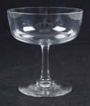SERVIÇO D. AMÉLIA - Cálice para champagne em cristal francês pertencente ao Serviço D. Amélia. Bojo com coroa. Séc. XIX. 10 cm.