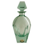 MOSER  Licoreiro em cristal na cor verde. Marca da Cristallerie na base. Checoslováquia. Década de 1960. 23 cm.