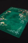 Tapete Santa Helena na cor verde com decoração floral. Brasil. Década 60. 415 x 300 cm.