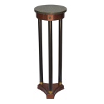 JEAN CLAUDE BAILLY (famoso designer francês ativo no Brasil na década de 1950-60) - Mesa lateral na forma de coluna, estilo inglês, em madeira nobre, com tampo em mármore. Pernas retas e caneladas reunidas à base por travessão de forma triangular. 83 x 28 cm. O decorador, enviado ao Brasil para representar a famosa Maison Jansen de Paris acabou se fixando no eixo Rio  São Paulo, inovando um estilo conhecido como Clássico Francês, mobiliando com suas criações as mais famosas residências brasileiras.