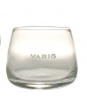 VARIG - COLECIONISMO. Copo para aperitivos em vidro soprado e acidado com a logomarca da companhia. 5 x 6 cm.