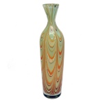SEGUSO, LINO TAGLIAPIETRA  Vaso em vidro de Murano, de formato alongado. Intensa decoração na forma de grandes gotas em tons pastel sobre fundo verde. Itália. Década de 1940. 41 cm.