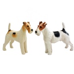 Coleção de duas estatuetas de cachorros da raça Fox Terrier de porcelana, policromada. No fundo marcado: CH Talavera Romulus. 14 x 16 cm.