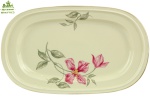 ROSENTHAL SELB- GERMANY - WINIFRED - Belíssima Travessa Oval Rasa, executada em fina porcelana alemã, na tonalidade marfim, com rica policromia floral, filetada a ouro. Dimensões: 38,5 cm X 24 cm (Comp./Larg.). lx