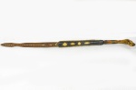 COLECIONISMO - Antigo Chicote para Animais de Coleção, executado em Couro, cabo trabalhado com pé de bode. Comptimento: 62 cm. Parte da costura rompidad. l