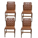 Conjunto com quatro cadeiras em madeira, assento e encosto estofado revestido em couro. 85 x 49 x 54 cm.