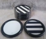 Conjunto 6 porta copos em material sintético nas tonalidades cinza e branco com suporte em acrílico, medida total 7 x 10,5 cm de diam 