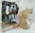 Lote composto de 2 esculturas decorativas sem assinatura, sendo: A: Rostos em cerâmica com base em granito, B: Torso feminino em pedra sabão, peça maior, aprox. 13,5 x 8 x 6 cm na base 