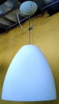 Lustre pendente moderno Produzido em Murano - Completo) manga em vidro branco, medida total, aprox. 80 x 34 cm de diam na base da manga 