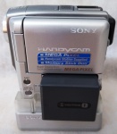 Sony DCRPC109 Câmera de vídeo digital compacta MiniDV com Handycam com zoom óptico de 10x (Não foram efetuados testes) acompanha acessórios conforme a imagem 