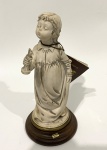 B. MERLI. Escultura Italiana decorativa Européia em cerâmica pintada à mão com imagem de figura de garota. 20 cm de altura.