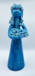 Assinatura ilegível - Escultura decorativa de cerâmica vitrificada com imagem de figura de anjo. 5 cm de diâmetro na base  e 16 cm altura