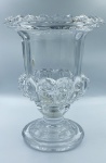 Vaso moderno decorativo de vidro translúcido com trabalho de detalhes de acabamento. 11 cm de diâmetro na base e 20 cm de altura