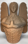 Mestre Nuca (1937-2014)  - Tracunhaem - PE. Anjo. Escultura de barro cozido. 13,5 cm de diâmetro na base e 38 cm de altura