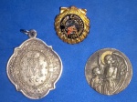 3 Medalhas - Anjo da Guarda + Romana escrita em Latim + Compostelano ano 1999 !