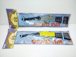 2 Brinquedos sendo Rifle de Espoleta em sua embalagem lacrada manufatura Blow Toys, medindo 32 cm de comprimento (não garantimos seu funcionamento) - industria brasileira, feitas de plástico