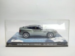 Miniatura Aston Martin v12 Vanquish - Die another day em sua caixinha de acrílico, escala 1/43