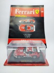 Miniatura sendo Ferrari 575 GTC edição Nº40 em sua caixa de acrílico lacrada, acompanha Fascículo, escala 1/43