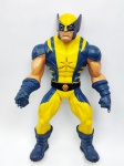 Boneco Wolverine do X Men manufatura Hasbro medindo 25 cm de altura, ele emite som mas sua pilha está fraca, Obs: sem as garras, conforme fotos