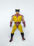 Boneco Wolverine do X Men da década de 80 da coleção Guerra Secreta, medindo 11 cm de altura