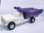 Rosita - Miniatura sendo Caminhão feito de plástico bolha,manufatura Rosita, medindo 36x12x13cm