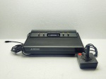 Vídeo Game sendo Atari 2600 com controle e cabo RF embutido, vendido no estado, sem testes - Atari