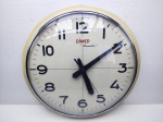 Dimep - Relógio de parede sendo Dimep - Quartzo - made in Brasil, funcionando, medindo 37x27 cm, com desgaste na pintura conforme demonstra fotos