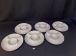 Jogo de 6 Pratos em ceramica vitrificada branca para servir alcachofra.1 apresenta pequeno bicado. Medida 24 cm diâmetro.