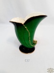 Royal Couldon-Vaso Cornucópia Em Porcelana  verde friso ouro   inglesa -. Medida 16,5X10 cm, 18 cm de altura.